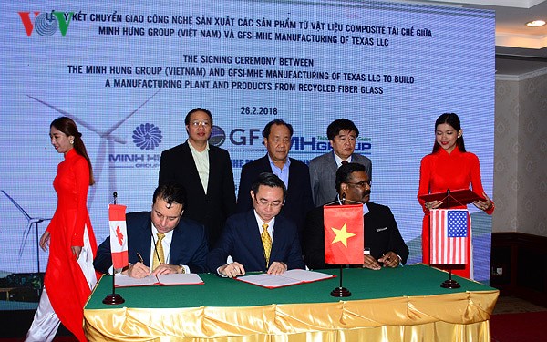 Doanh nghiệp Việt - Mỹ hợp tác sản xuất ván ép từ composite tái chế